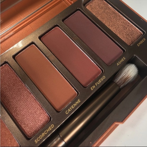 😍Urban Decay NAKED HEAT EYESHADOW PALETTE!! BNIB - Picture 5 of 7